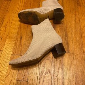 Everlane Elegant Cream Glove Ankle Boots Size 10